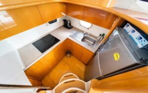 52 feet cruise-Amanostravel-tour